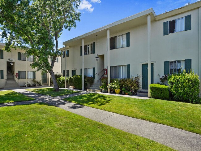 Colonial Garden Apartments