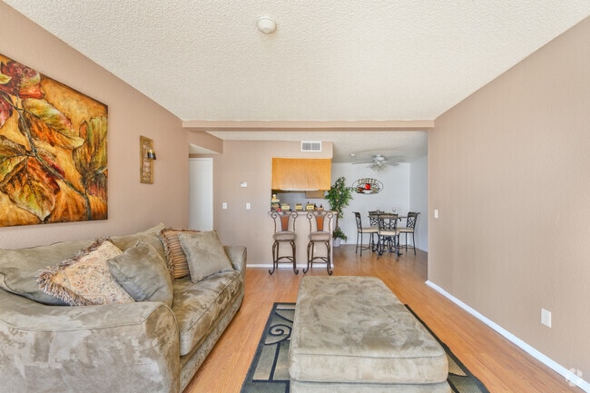 2BR, 2BA - 964SF - Living Room/Dining Room