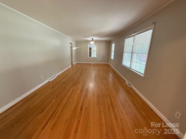 Photo - 301 Montgomery Dr