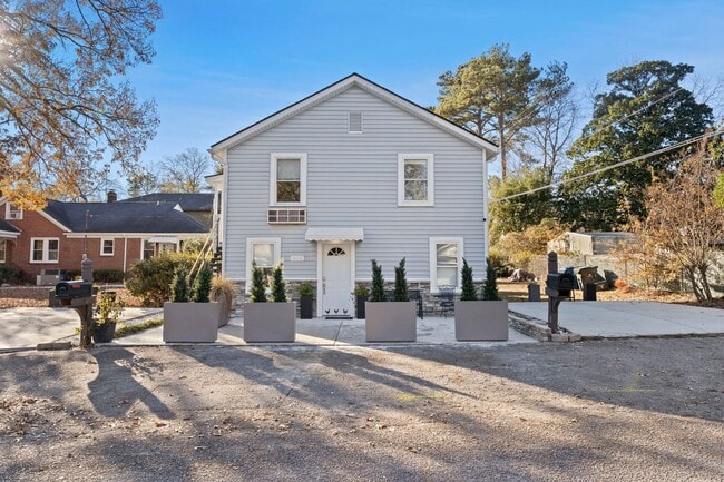 Building Photo - Stylish/Fully Furnished  2-Bedroom Retreat Near Campus & Downtown Columbia