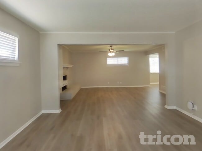 Photo - 1706 Crooks Ct