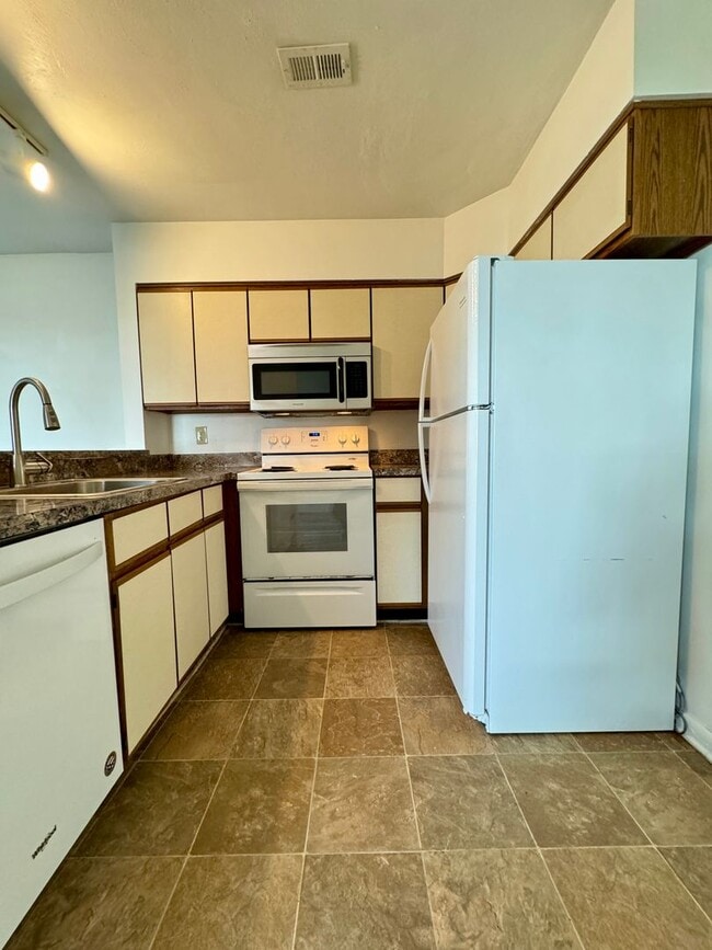 Photo - University Terrace 4 Bedroom Available Now!