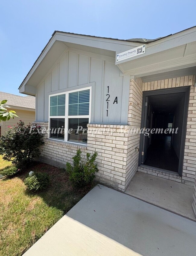 Photo - 1211 Lexington Dr