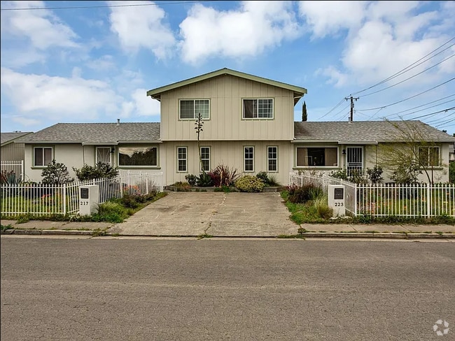 Building Photo - 217 Mendocino St Rental