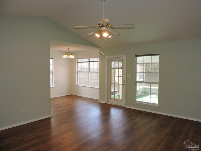 Photo - 345 Mirabelle Dr