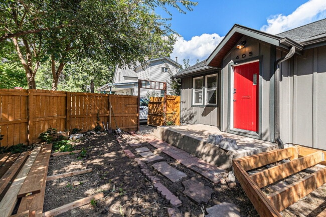 Building Photo - Beautiful Single Family Home Available Now!