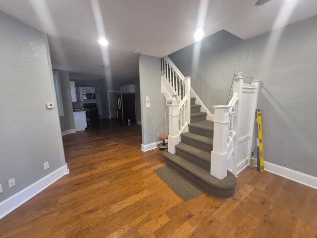 Photo - 5619 Lansdowne Ave