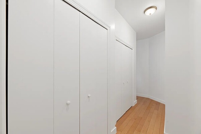 206 Rivington St Unit 2B
