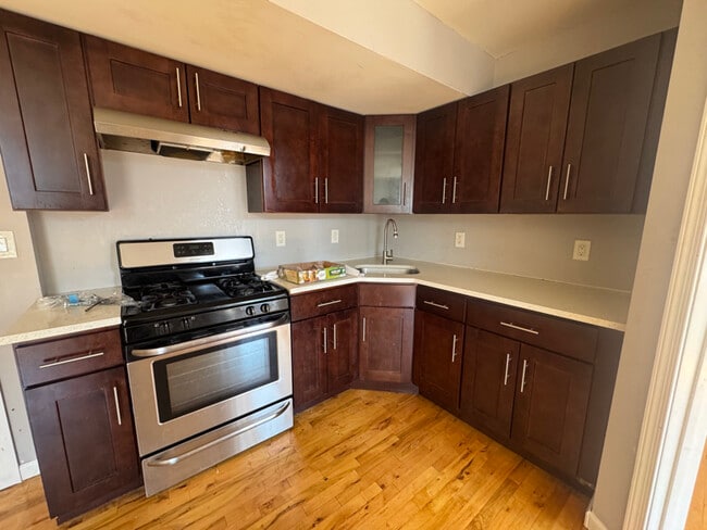 Building Photo - 295 Hawthorne Ave Rental
