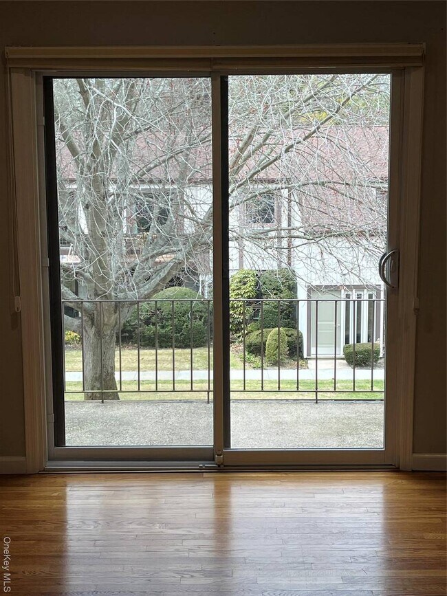 Photo - 77 Richmond Blvd