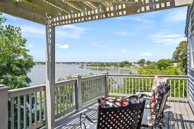 Building Photo - 240 Narragansett Ave