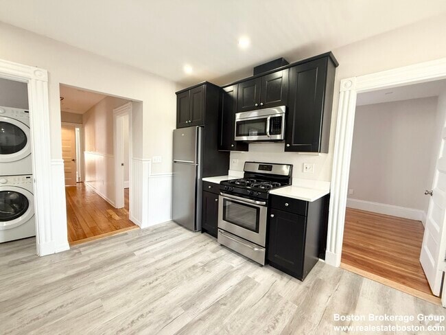 Building Photo - 75 Saxton St Unit 3 Rental