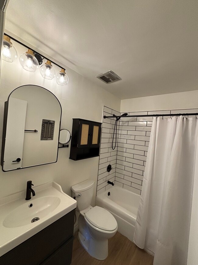 Photo - 11015 National Blvd