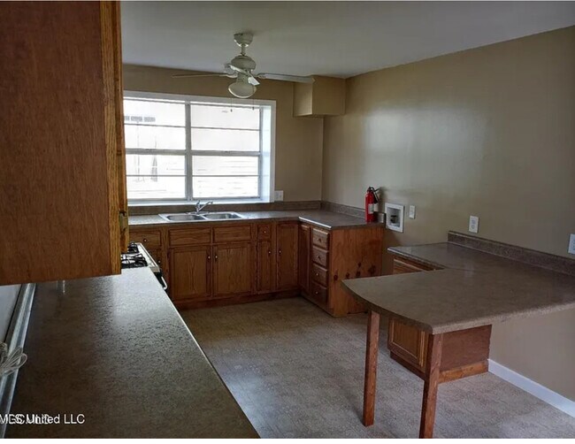 Photo - 258 Reynoir St