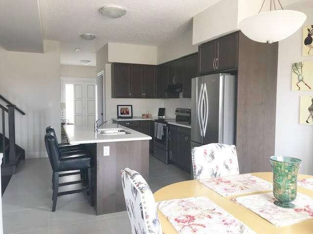 Photo - Executive 3 Bedroom Home for Rent in North London – Fox Hollow