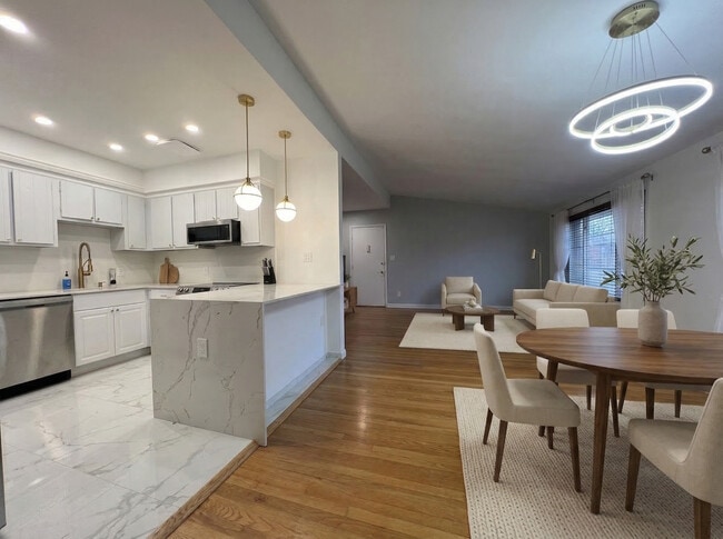 Building Photo - Updated Berkley Ranch & Birmingham Condo