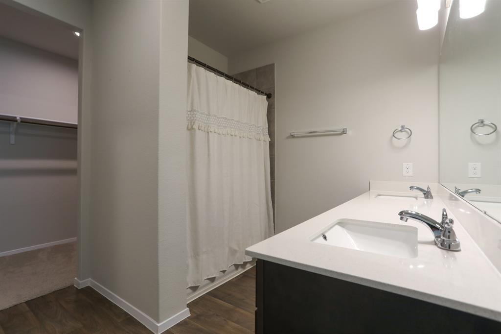Photo - 373 Jade St