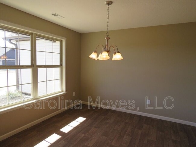 Photo - 454 Peaksview Dr