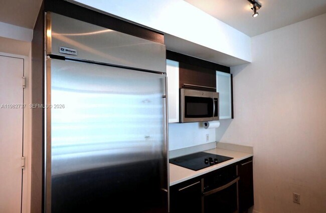 Building Photo - 500 Brickell Ave Unit 2904