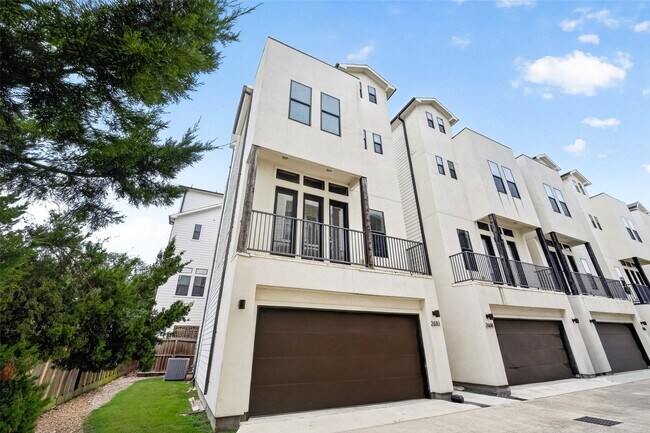 2610 Polk St