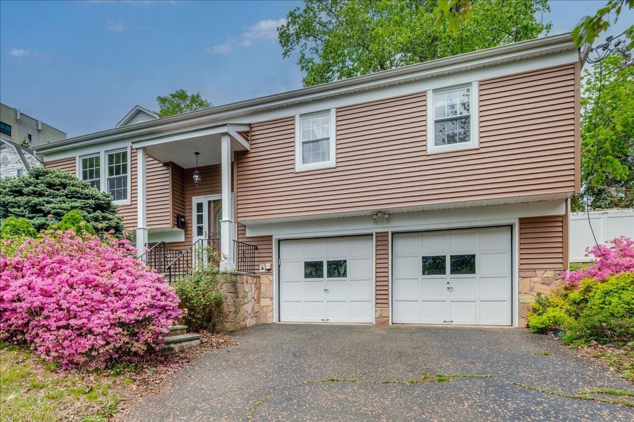Heathcote Hill neighborhood 3 Bedroom 2 Ba... - Heathcote Hill neighborhood 3 Bedroom 2 Ba...