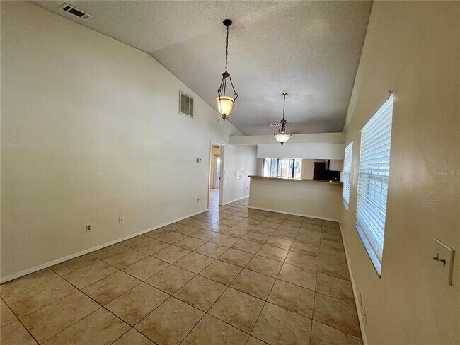 Photo - 945 Burlwood St