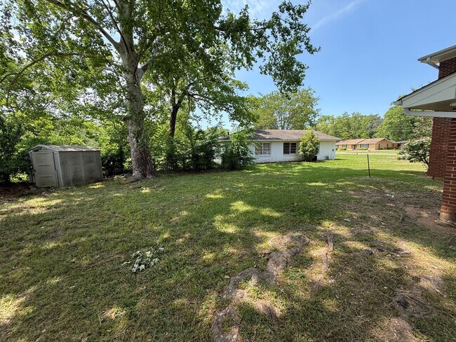 Photo - ** 4 bed 2.5 bath located in Edgewood ** Call 334-366-9198 to schedule a self tour