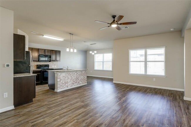 Photo - 5800 Montrelia Dr