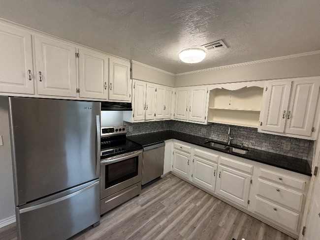 Photo - 3013 W Fairfield Ave
