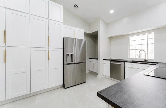 Building Photo - 7512 Eagle Point Dr