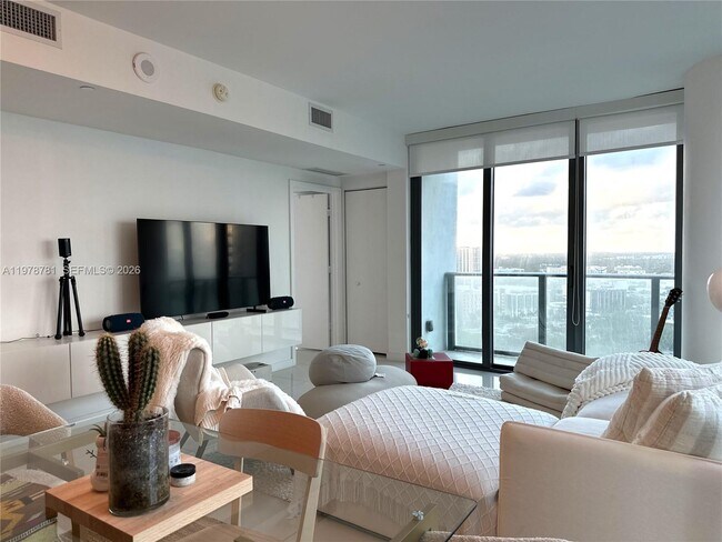 Photo - 650 NE 32nd St Unidad 2108