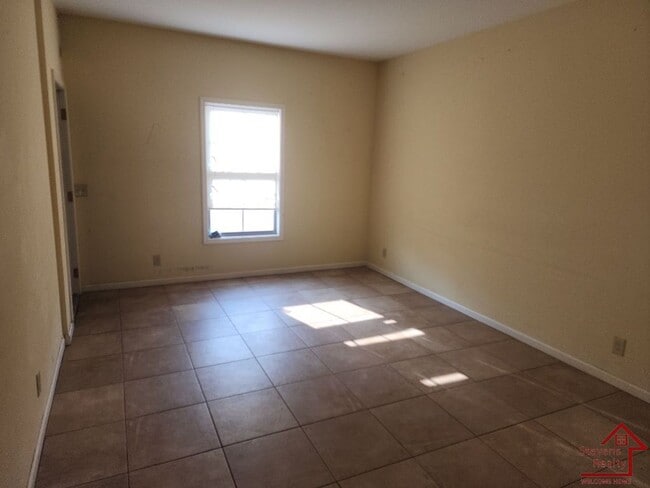 Photo - 1090 N Washington Ave