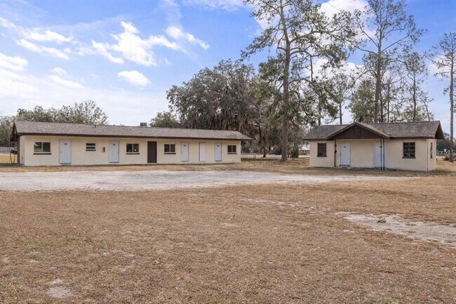 Building Photo - 8010 SE US Hwy 301 Unit 2A