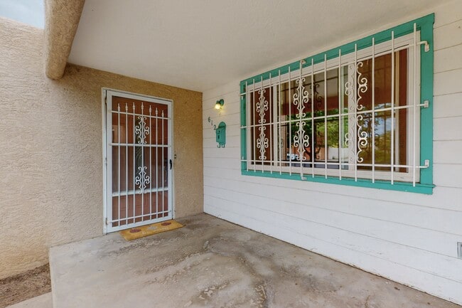 Photo - 612 Truman St SE