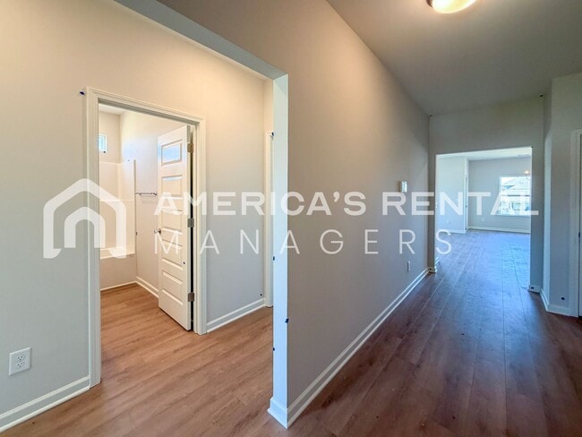 Photo - Southern Charm Meets Contemporary Style in Tuscaloosa! Sign a 13-month lease by 5/15/2026 and rec...