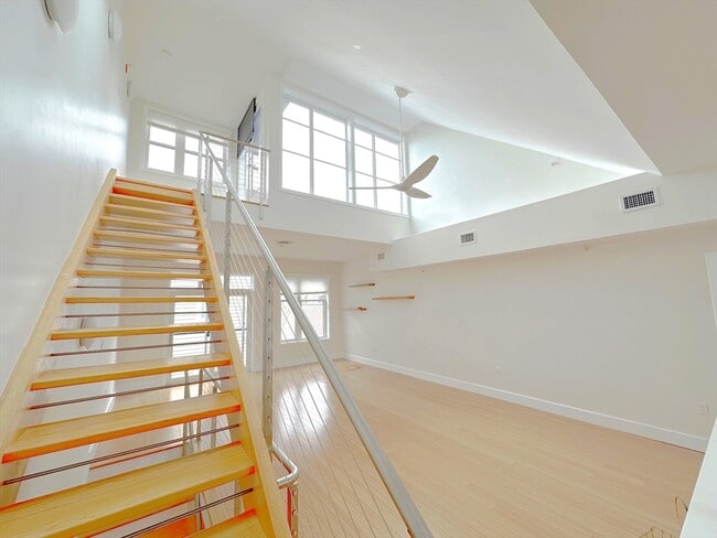 Photo - 6 Beacon St