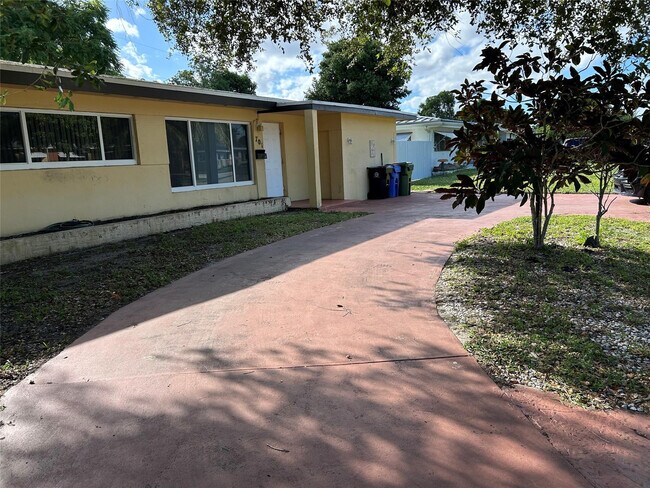 Photo - 701 W Evanston Cir