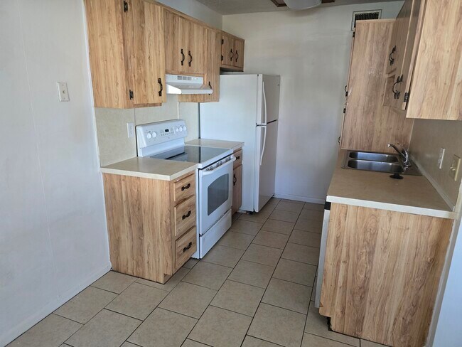 Cocina - 4111 Tree Ridge Ln NE Unidad 4111