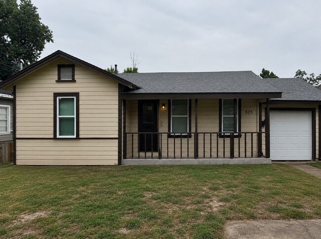 Photo - 505 Sikes St