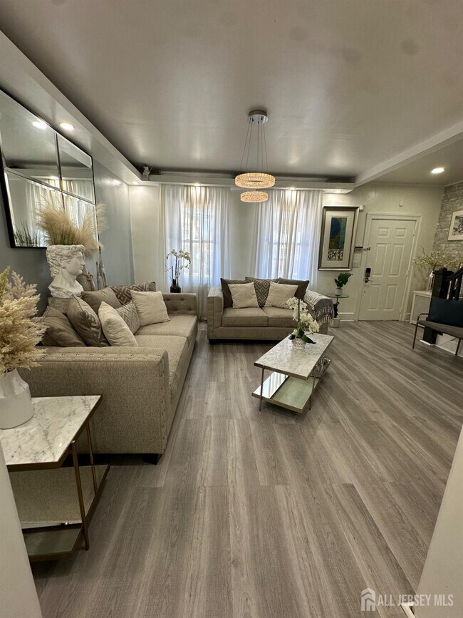 Photo - 421 Brace Ave