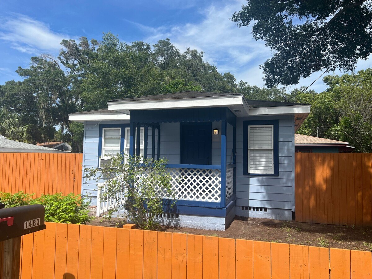 Photo - 1483 Hamlet Ave