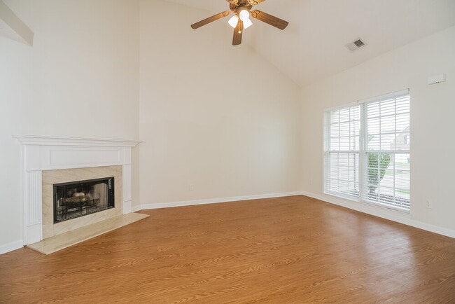 Photo - 1015 Mallory Ln