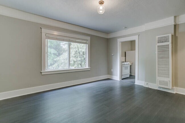 Photo - St. Johns Gorgeous Renovated Top Floor Studio w/ 1 MONTH FREE! Unit 09