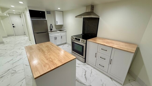 Photo - 1906 W 34th Pl