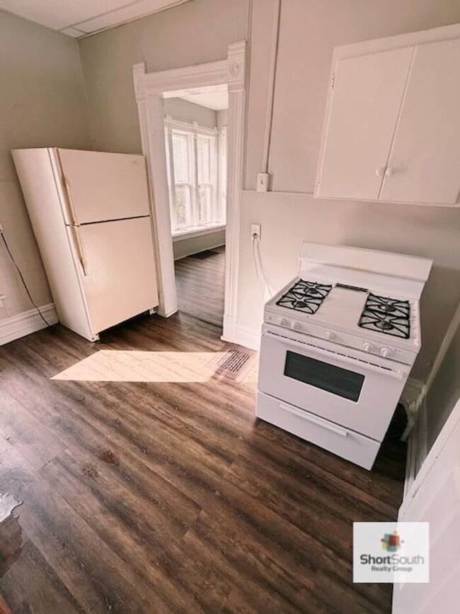 Photo - Updated 1 Bed 1 Bath main floor unit