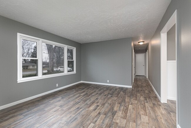 Photo - SOUTH SPRINGFIELD HOME (Kickapoo and Cherokee Schools) -- 3 Bed | 1.5 Bath | 2 Car Garage -- LARG...