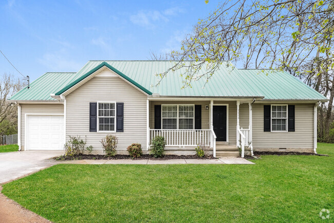 Building Photo - Bright & Spacious Home