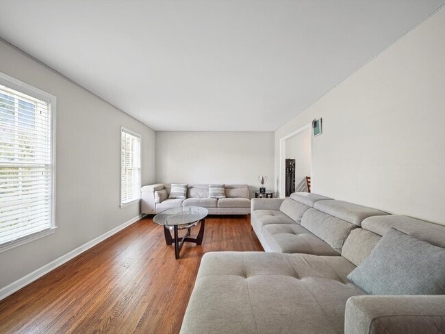 Photo - 335 Meadowdale Ln
