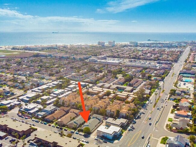 Building Photo - Newly Remodeled Upstairs Unit! Rental