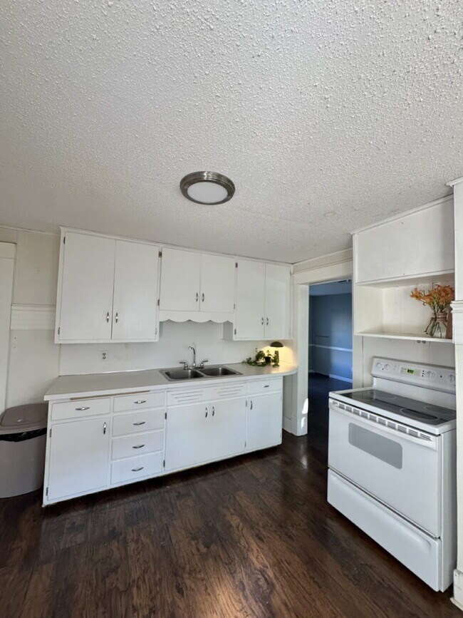 Photo - 3-Bedroom Rental Home Just Steps from Downtown! $1650/Month